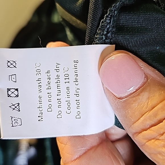 Allegra NWT, green velvet long sleeve top. Size XL. Mesh with hearts in front. - Picture 10 of 10